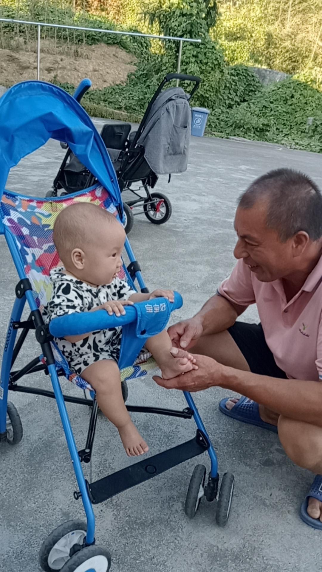 有一种爱叫隔代亲