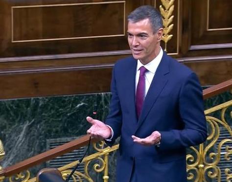 西班牙首相被人当面骂成“狗”，结果他一句话怼回去全场鼓掌！
那些整天骂别人是狗的