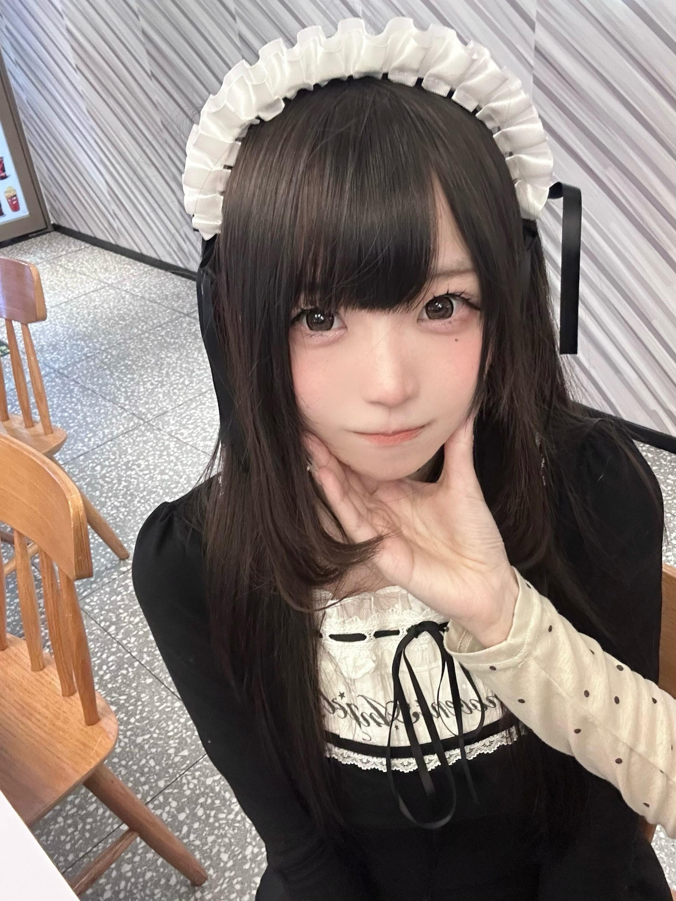 我就卖个萌而已 你就找人把我的齐刘海打歪 你也太坏了吧( •̀᎔•́)