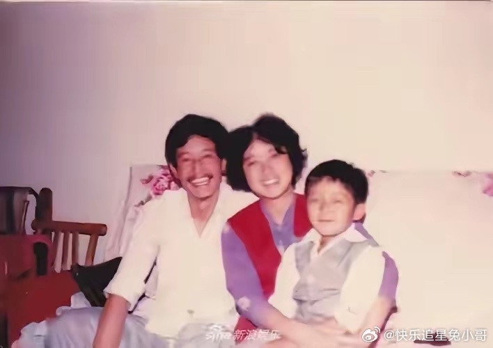 邹市明从小就长得秀气，长大后瘦弱身板子小，不过这也不妨碍他成为拳王。 