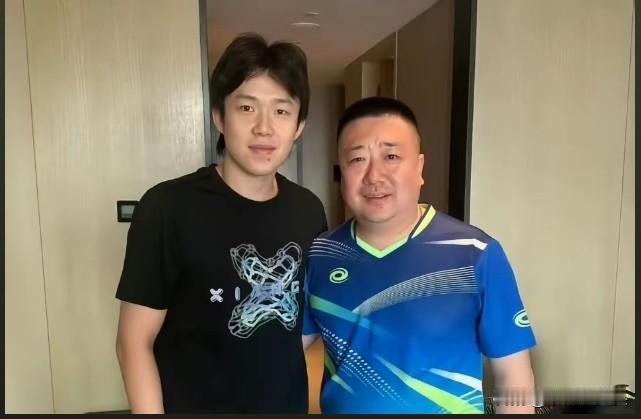 8.13新鲜王队。和自己的启蒙教练合影啦！照片中那个一脸稚气的大头如今已经褪去了