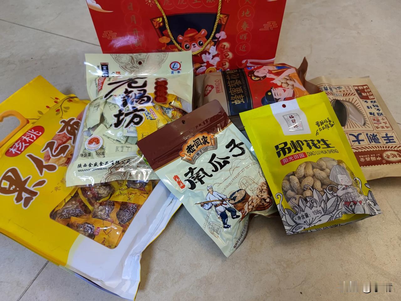 物业办给发了年货，表扬一下，这次疫情物业做到位确实不错，服务很好，今年买东西不方