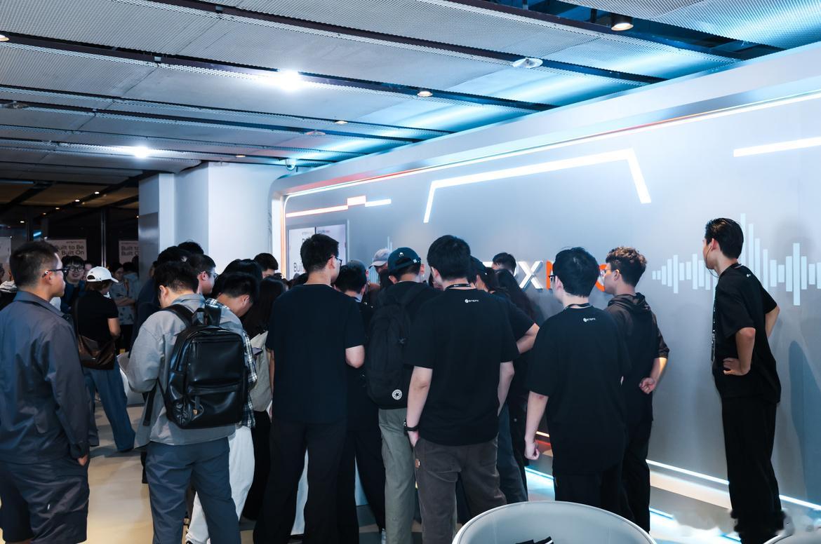 阶跃百亿Token你想拿来做什么聊个挺有意思的事：如果一个月给你 100 亿 T
