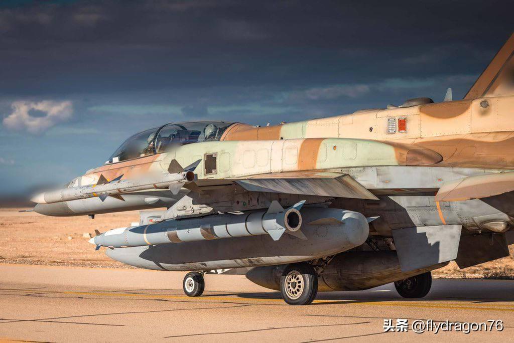 🇮🇱以色列空军的F-16I战斗机携带“横冲直撞”（Rampage）空射防区外