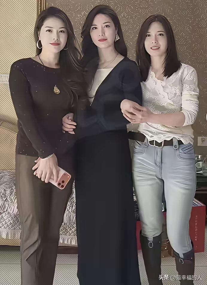 单位选人选哪个？
销售顾问选哪个？
银行职员选哪个？
影视演员选哪个？
直播带货