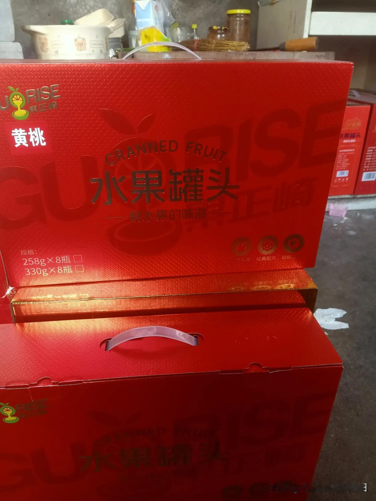 冬日生活打卡季发福利了，罐头二箱，酒一箱，面粉一袋，挂历一本，礼品不多重在情意，