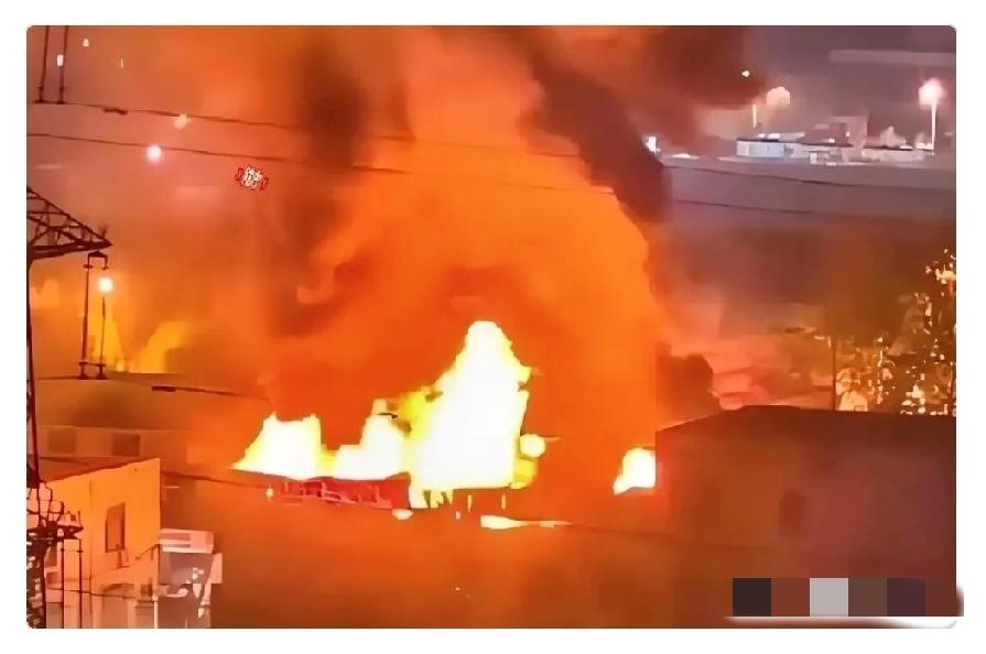 看到榆林粮库起火这事，我第一反应居然不是心疼粮食，而是脑子里直接蹦出四个字：火龙