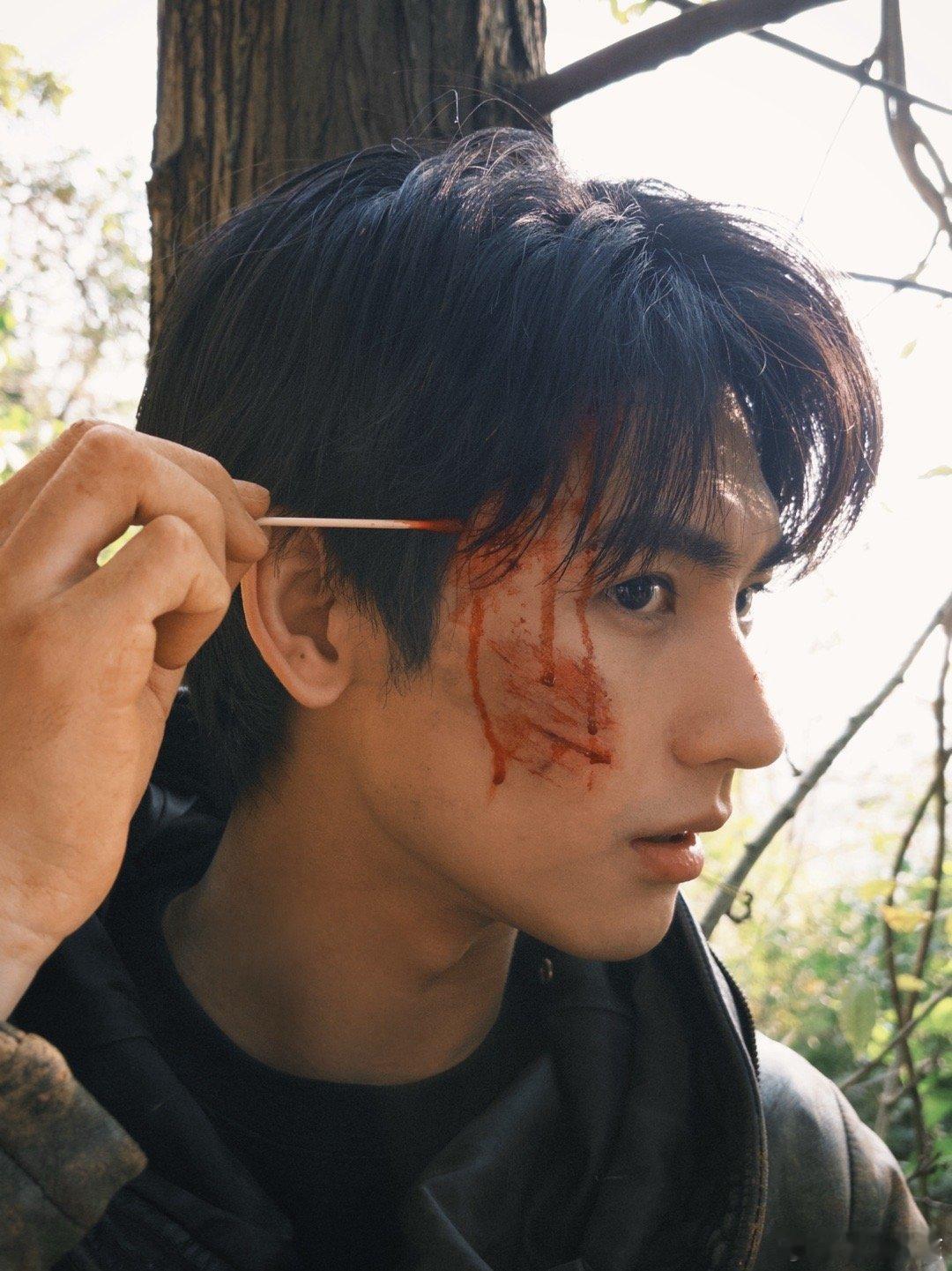 黄俊捷山神异闻录收官花絮图，简直是一只凌乱的🐰啊