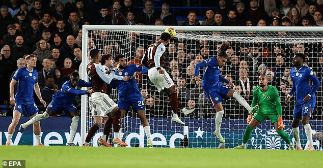 邮报独家：切尔西至今都没调查出是谁朝维拉替补席扔的水瓶