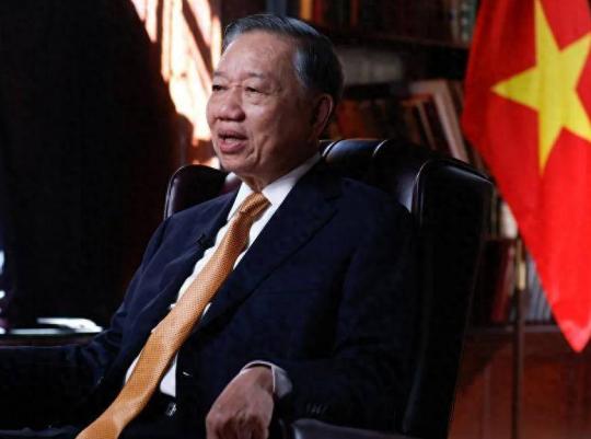 苏林在纽约当着全世界表态：越南绝不许中国货借道，可那张账单一拉出来全露馅了！9月
