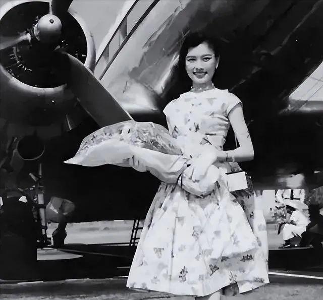 1948年，年轻漂亮的国军上校妻子陈愉照顾丈夫住院期间，惨被欺负，事后，院方劝她