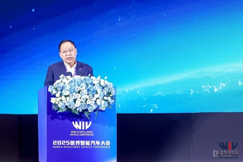 2025 世界智能汽车大会在重庆悦来国际会议中心开幕，赛力斯张兴海称国内汽车需跨