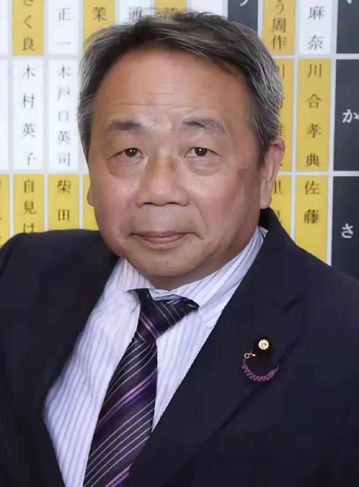 4月22日，就在126名日本议员集体去靖国神社“拜鬼”的同一天，队伍里有一个让中