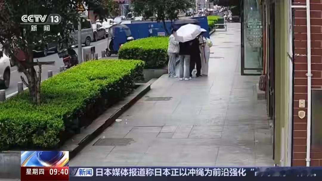 黄石街头尽显人心温暖！老人三度倒地，路人全员伸手相助
 （个人观点仅供参考，无任