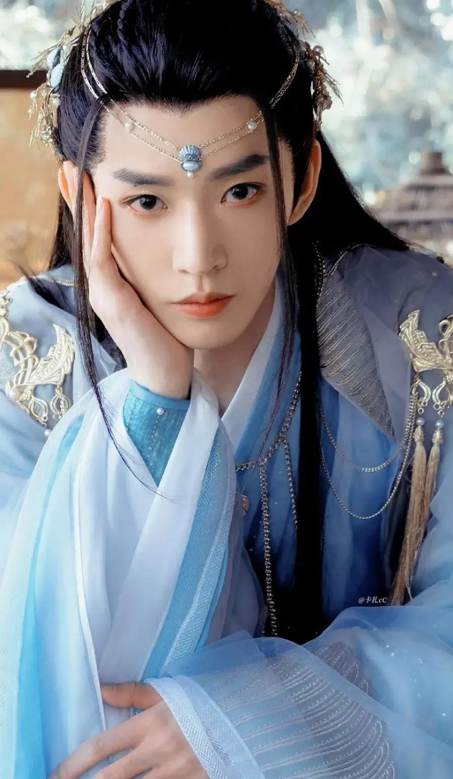 同样是演男二，为什么邓为在《长月烬明》和《遇龙》中都不红？ 在《长相思》中却火出