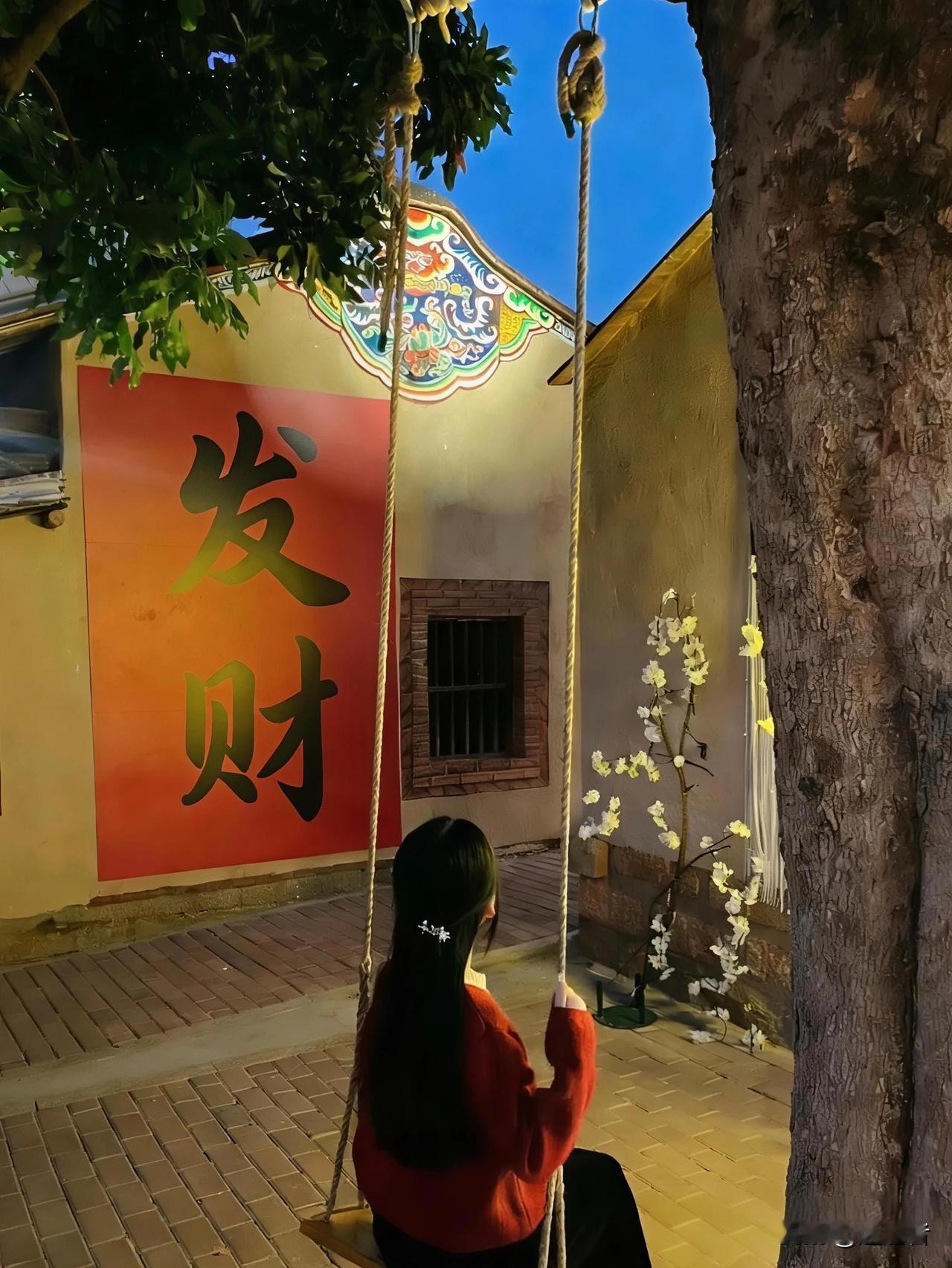      经济独立：是为了在喜欢的东西面前，不用犹豫再三；是为了在想去的远方面前