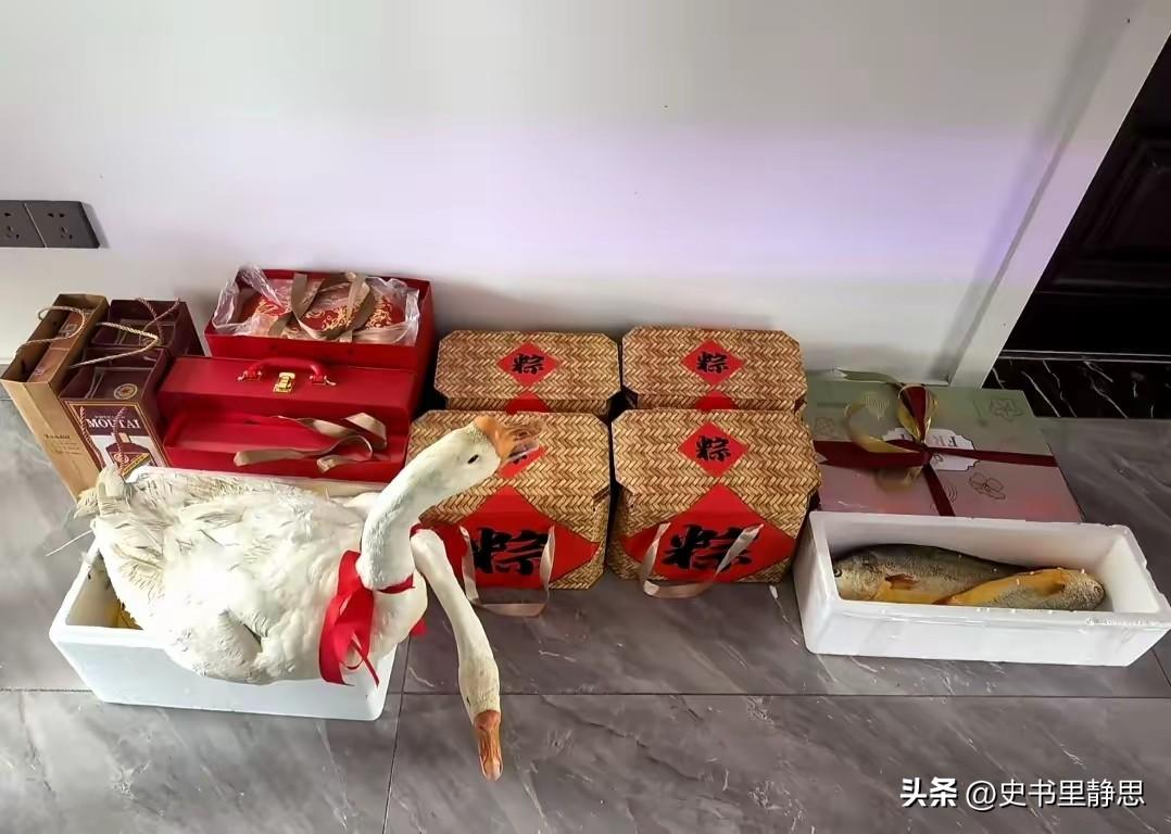 今天是端午节了。浙江宁波有一个习俗，就是女婿，特别是毛脚女婿，就是还未结婚的，但