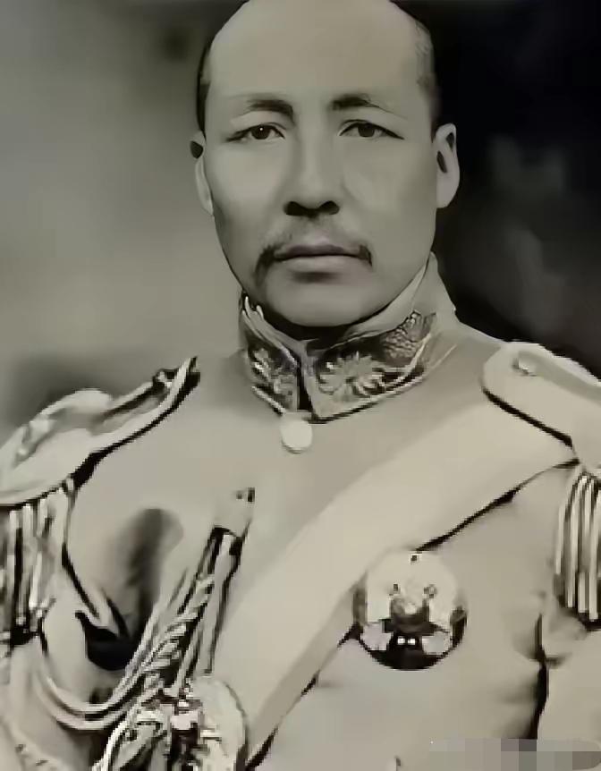 1935年，一名女子走到孙传芳背后，突然掏出手枪，朝着孙传芳连开3枪。

枪声响
