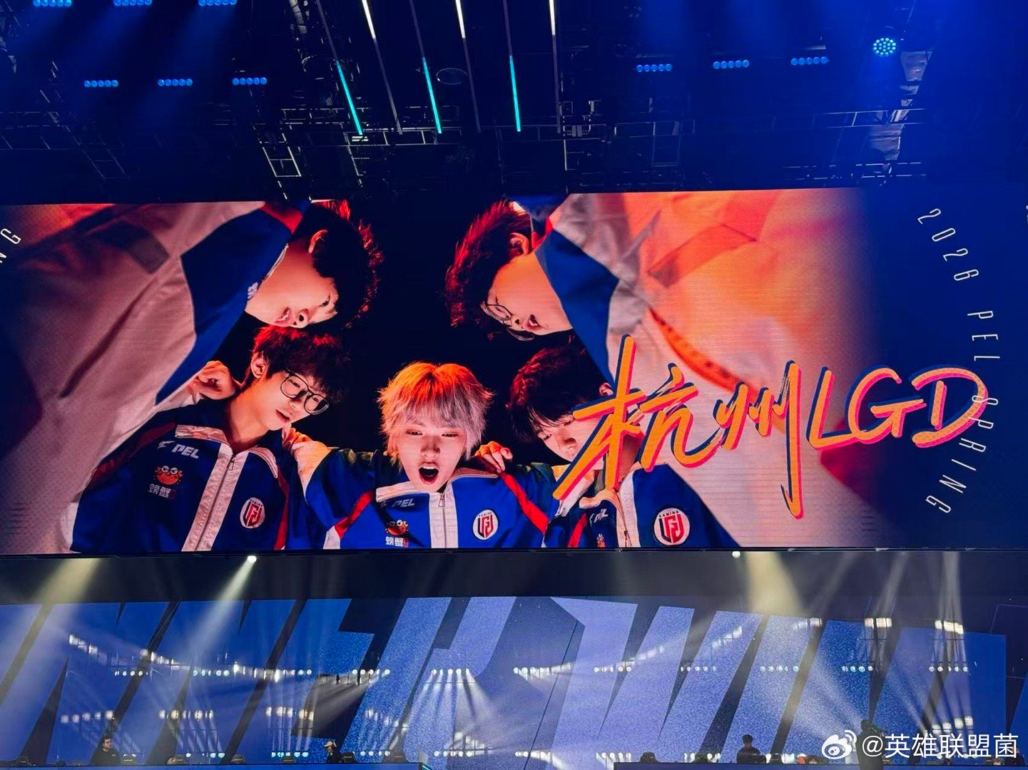 和平精英职业联赛LGD单日双鸡LGD延续火热状态吃鸡LGD好样的，请继续保持！ 