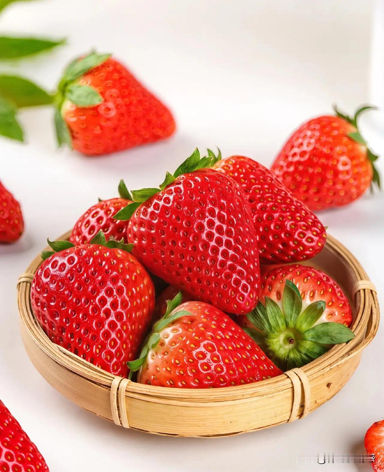 在这个快节奏的时代，金钱和物质似乎成了衡量关系的“硬通货”。然而，真正深厚的关系