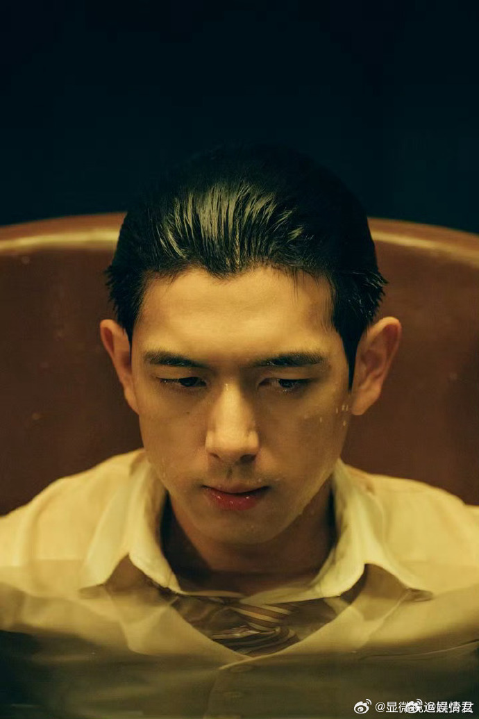 李现怎么接什么戏都得脱衣服李现疼痛共享演技夺爆 很感慨他的专业态度，不管是氛围感