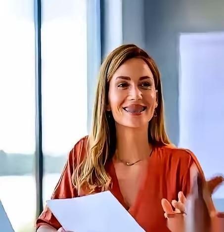 前段时间，有位英国记者来咱们国家做客，一进门就特别好奇地问：“你们现在还缺啥呀？