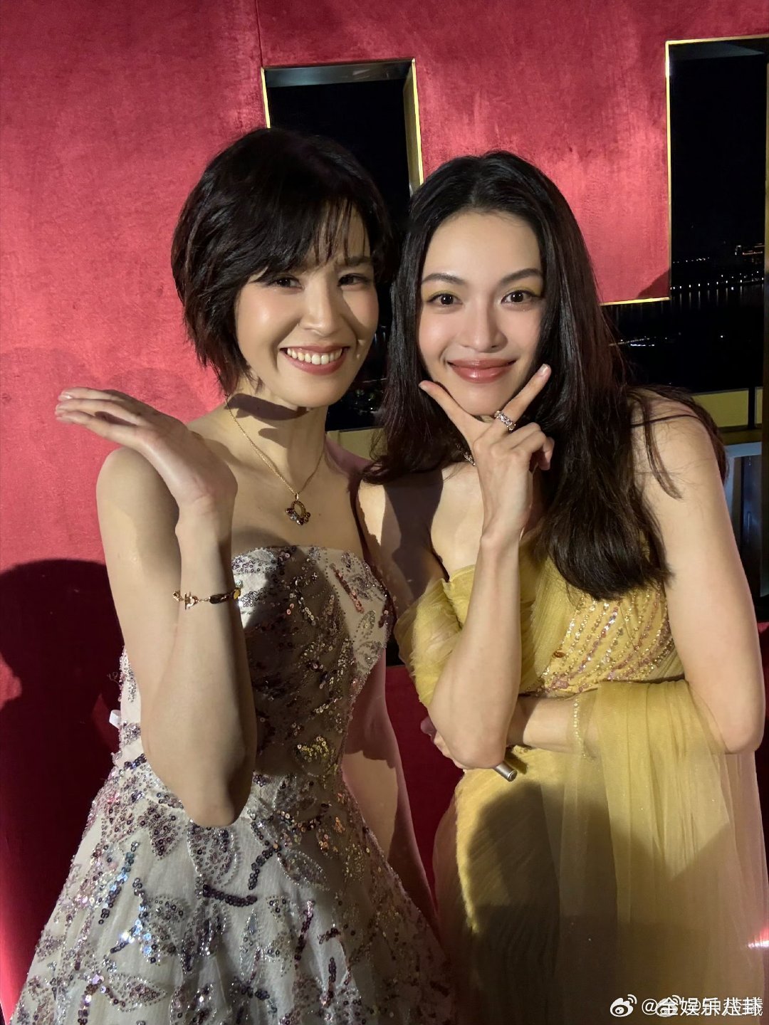 曾沛慈回复了钟楚曦曾沛慈回应钟楚曦两位大美女今天都超美，曾沛慈回复了曾沛慈： 开