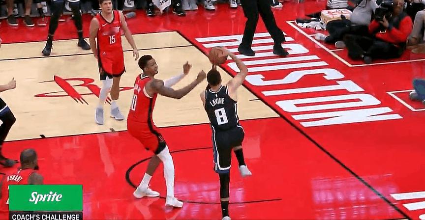 小贾钉板大帽拉文，这一球险些被毁，火箭挑战成功



小贾巴里史密斯护框还是不错