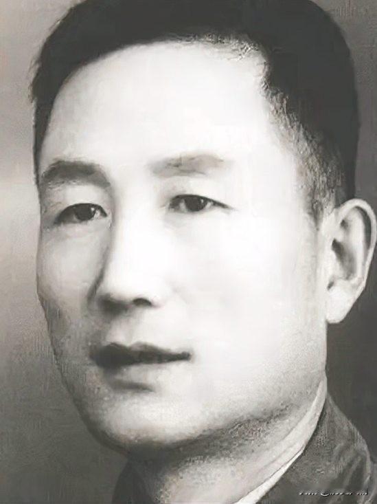 刘格平（1904 - 1992），回族，
河北沧州人，是八、
九届中央委员 。