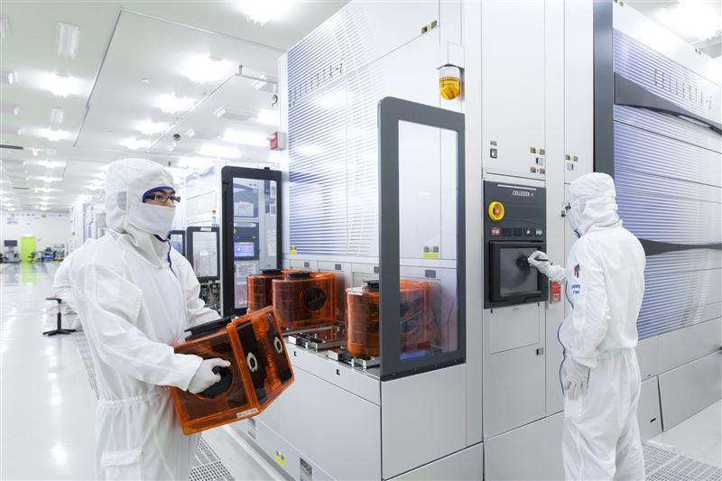 阿斯麦 CEO 公开表态，中国光刻机存在 10 至 15 年技术差距，没有 EU