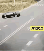 车速差人家那么多，也直接拱过去。勇气可嘉。[赞]