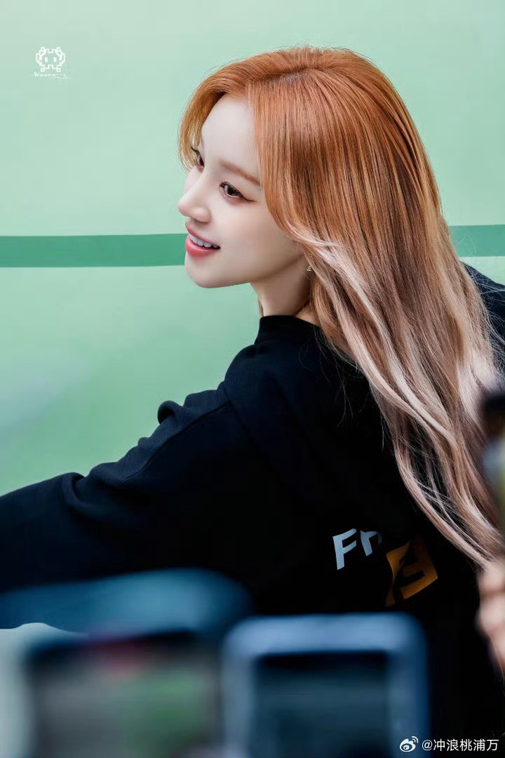 王安宇站姐拍的宋雨琦真的太爱一年一度愚人节站姐团建了，又好玩又有梗！王安宇这位站