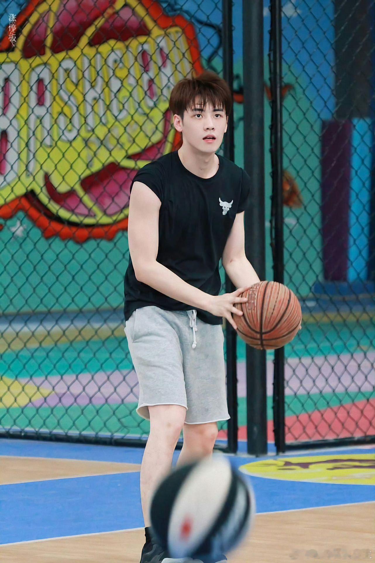 #任豪干一行爱一行行一行#任豪对于这样的篮球表现来说，也是让我们看得都很热血沸腾