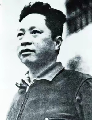 历史知识 中共军队的建立，1927年的三大起义是基础。叶挺参加并领导了其中的两次