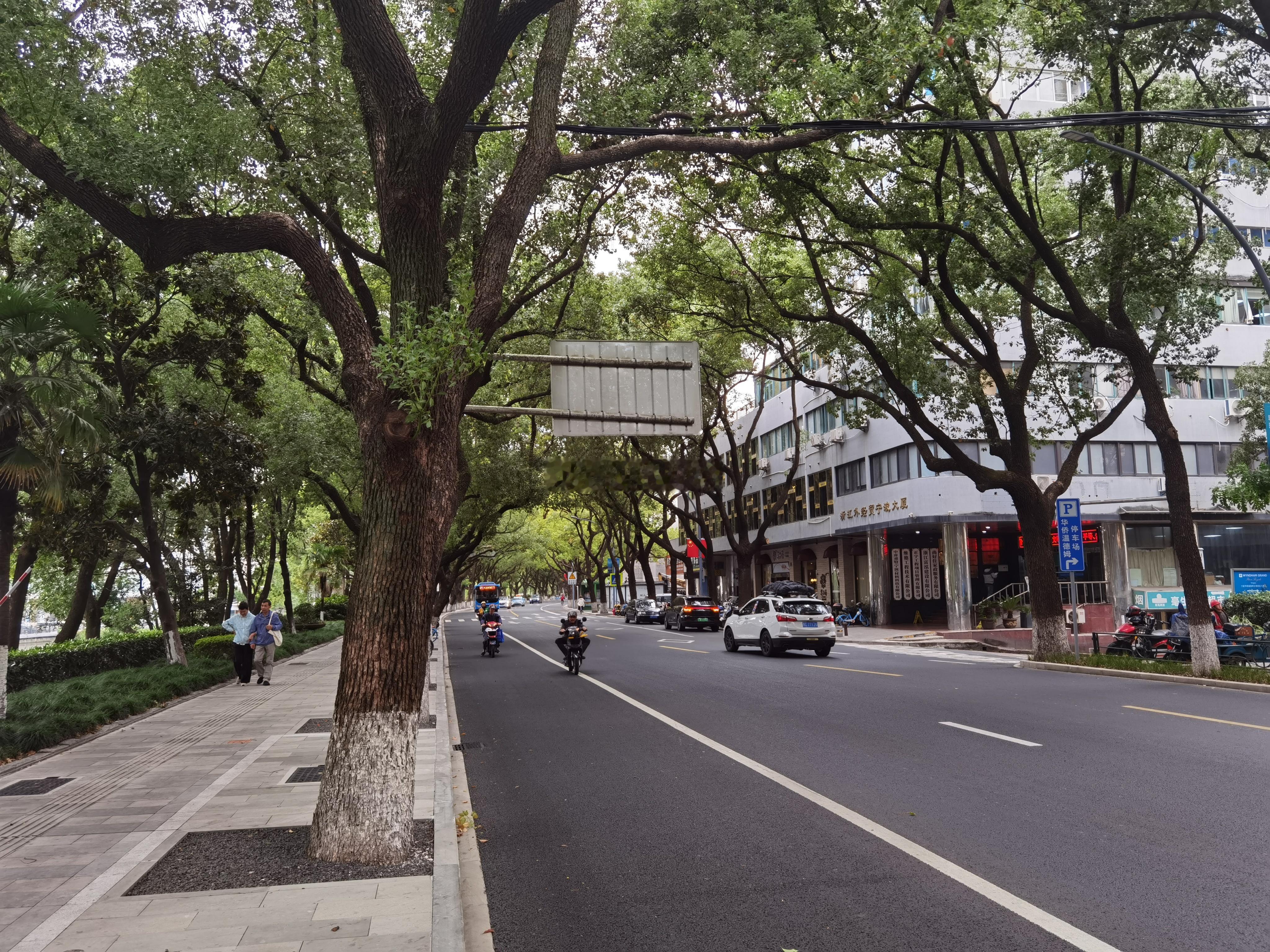 清晨的宁波街头。  ​​​