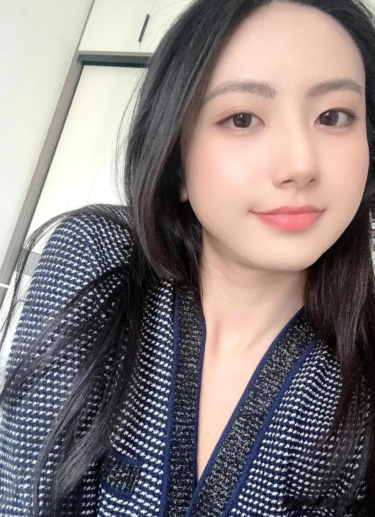 性感翘臀完美身材五一小长假，第四天啦，才起来，有点困[呲牙]