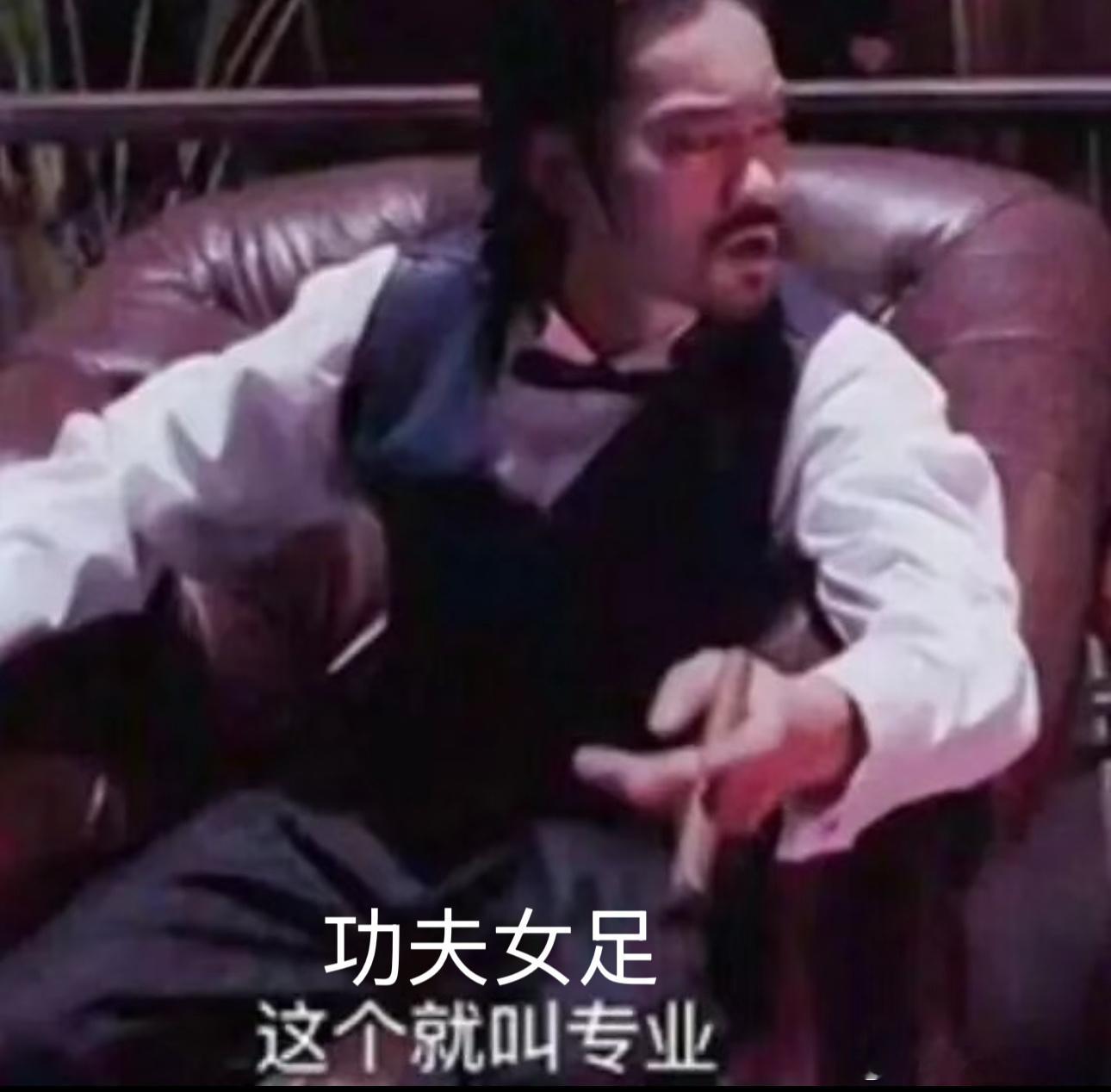 周星驰三个字是几代观众泪点路演现场全是影迷真情告白，跨越不同年纪都为星爷而来，笑