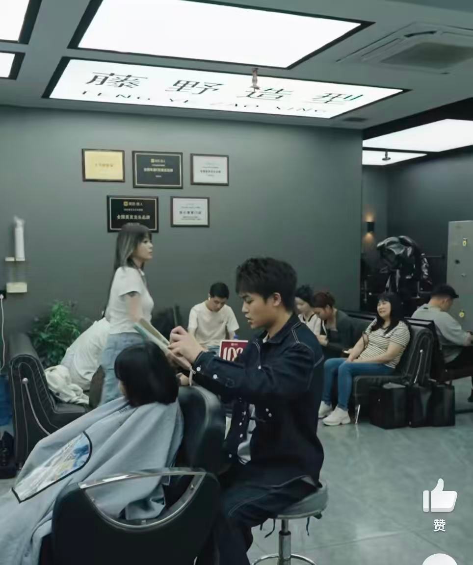 龙抬头广东理发店队排长龙广东人的龙抬头有多讲究 龙抬头的仪式感从“头”开始！广东