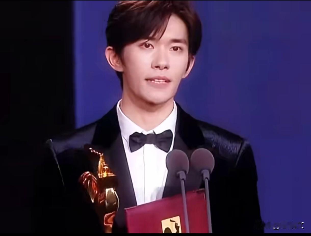 预售破4500万！王晶夸易烊千玺是下一个周润发？
 
咱说最近电影圈最火的事儿，