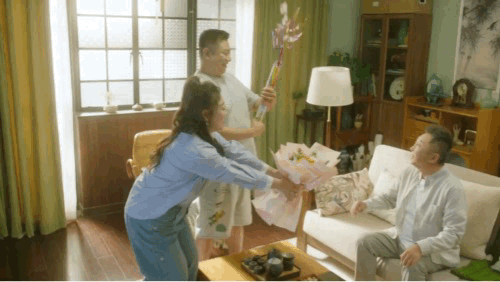 于谦[超话]谁家短剧男主60多岁大爷与有爱 于谦大爷演短剧男主了！从集团总裁到冷