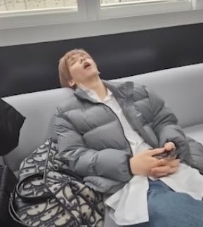 崔然竣 五男一崔秀彬 不知道从哪里开始笑 