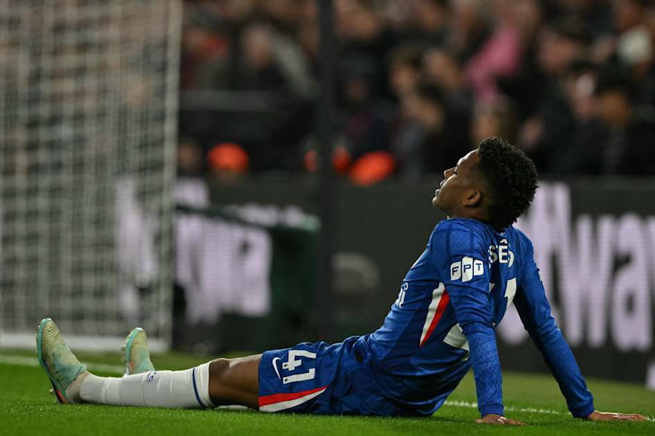 经过检查，埃斯特旺大腿轻伤，与二月份让他休战一个月相同的伤病，预计他能赶上世界杯