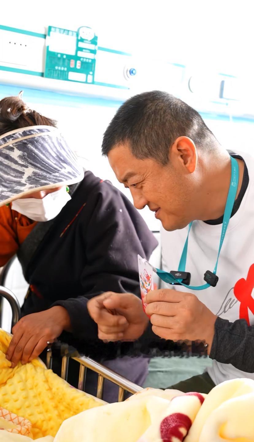 李亚鹏，这次又“食言”了！只为一个刚出生3天的男婴。

2021年，李亚鹏带嫣然