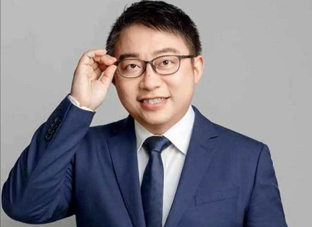 沈逸教授这次算是捅了马蜂窝，把一些高校法学院的“底裤”都给掀了。他点名批评的那个