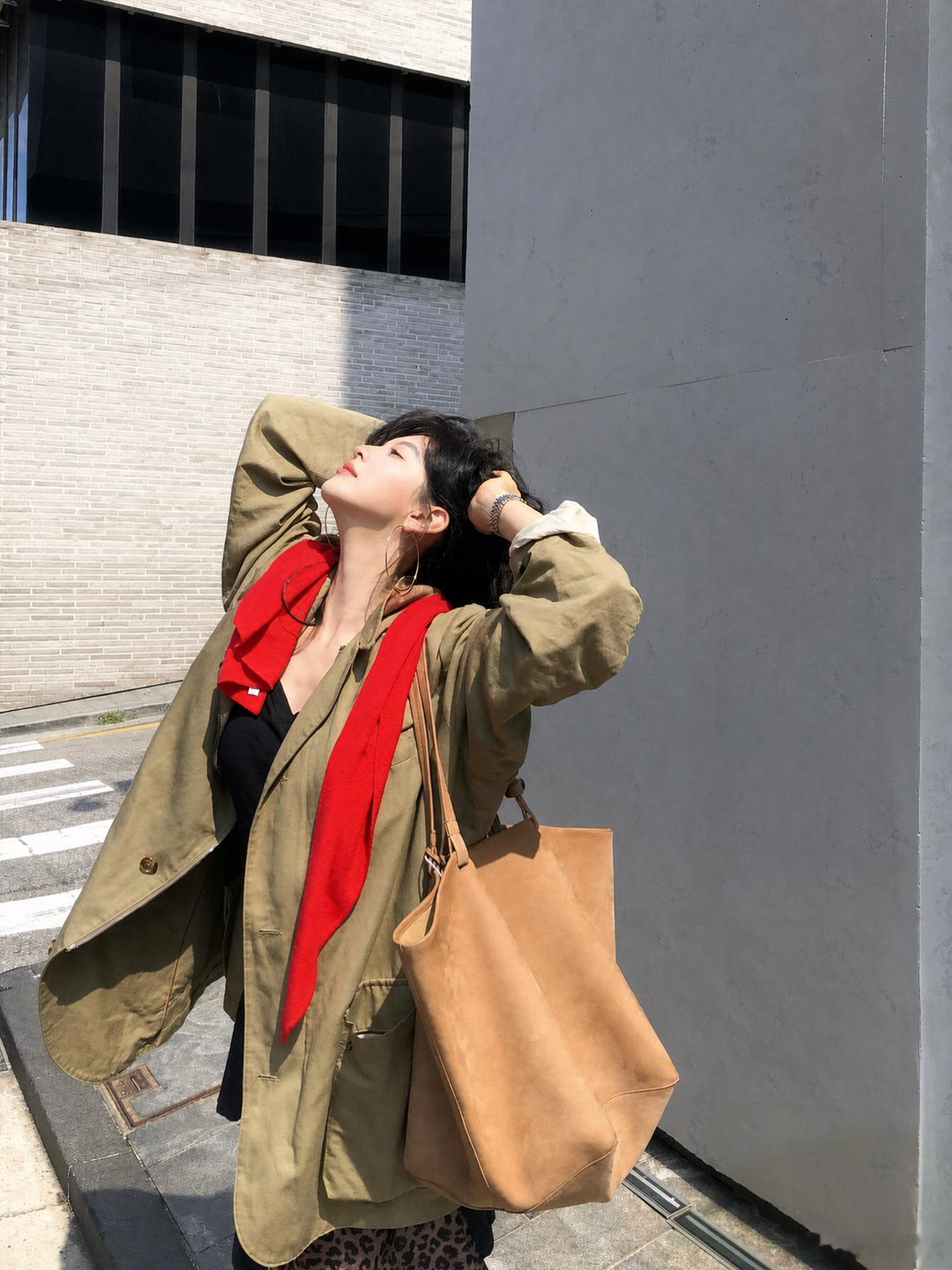 章若楠[超话]章若楠想把你和时间藏起来 zrn章若楠沈千盏 “坐在樱花树下，仰望