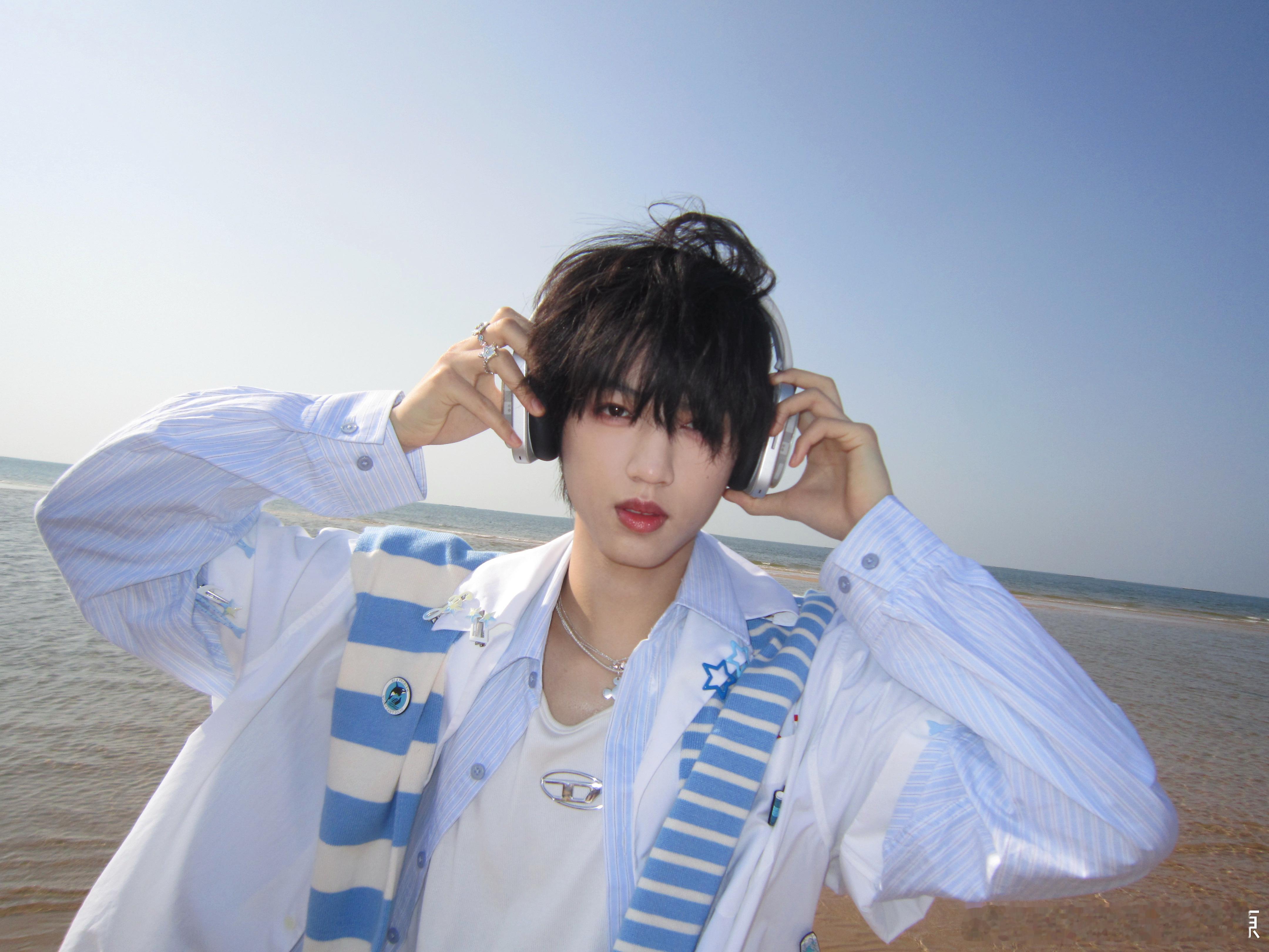 张桂源怼脸照 帅哥就是要怼脸拍照😎