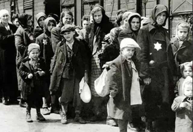 犹太难民到中国避难，与中国姑娘生下儿子，多年后儿子成海军司令

她，母亲是俄罗斯