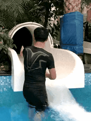 这样的工作谁不想干呢，不给钱都得抢着干[呲牙]