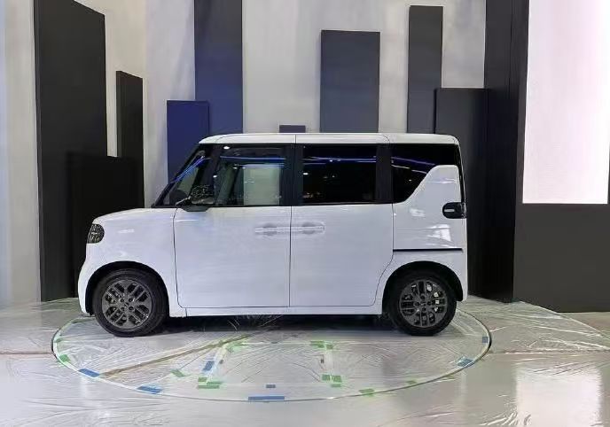 车若初见[超话] 网友发来的比亚迪将在日本推出的K-Car，车门很K-Car，不