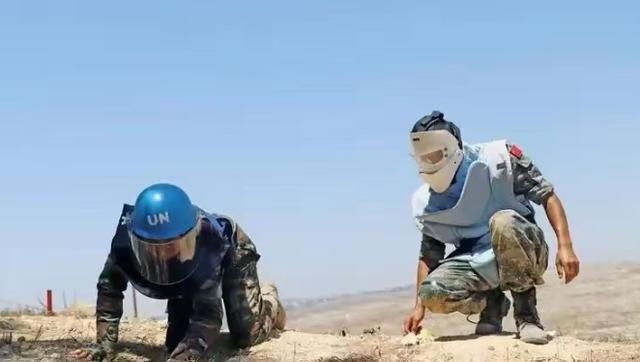 中国国防部正式宣布了！9月4日，中国国防部正式宣布：解放军陆军将派兵赴俄罗斯，参